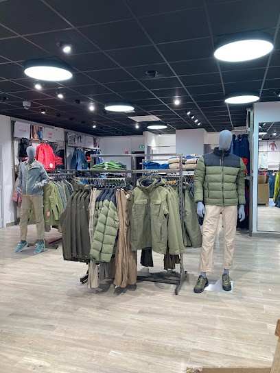 Lafuma, Bellegarde Sur Valserine, Magasin d'Articles de Sports à Chêne-en-Semine