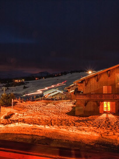 Kazo Sarl, Magasin d'Articles de Sports à Hauteluce